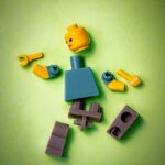 Image d'un lego en vrac qui représente conceptuellement le métier de l'intégration